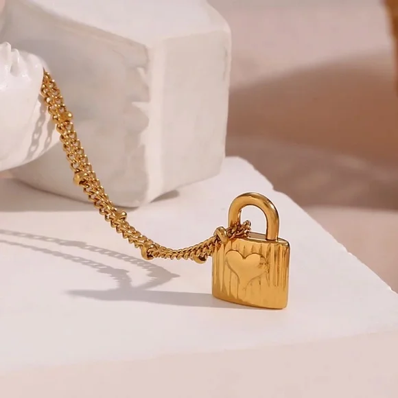 18k Gold Love Engraved Heart Lock Pendant Necklace, nice Necklace, cute Necklace - Picture 4 of 7